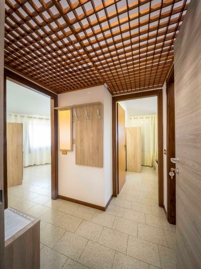 Cristal Lake Affittacamere Испра Екстериор снимка