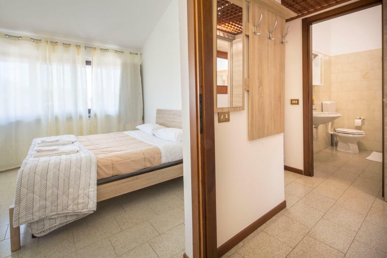 Cristal Lake Affittacamere Испра Екстериор снимка