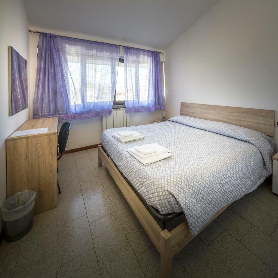 Cristal Lake Affittacamere Испра Екстериор снимка