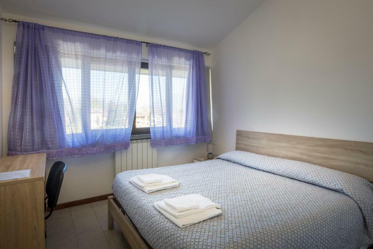 Cristal Lake Affittacamere Испра Екстериор снимка